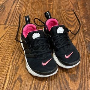 Girls Toddler Nike sneakers - size 11c